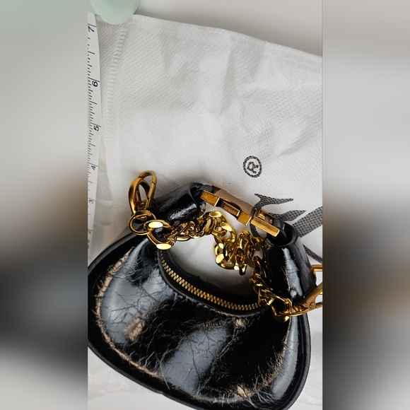 Black and Gold Chain Women's Crossbody Bag (NWOT) - Picture 7 of 11